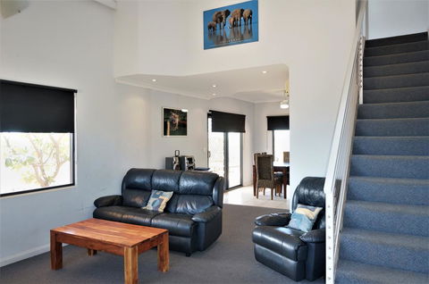 Ningaloo Breeze Villa 6 - 3 Bedroom Fully Self-Contained Holiday Accommodation - Holiday Great Ocean Road 1