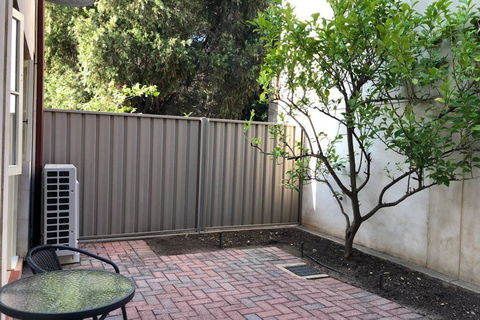 Norwood Townhouse, City Fringe - Holiday Great Ocean Road 2