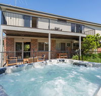 Ocean Breeze Retreat - with spa and space - Holiday Great Ocean Road