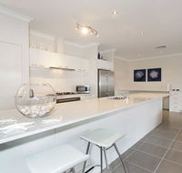 Penguin 4 Bedroom House by Shoalwater Executive Homes - Holiday Great Ocean Road