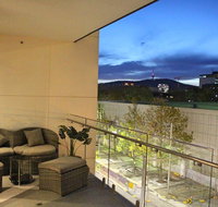 Perfectly Located Modern Apartment - Canberra CBD - Holiday Great Ocean Road