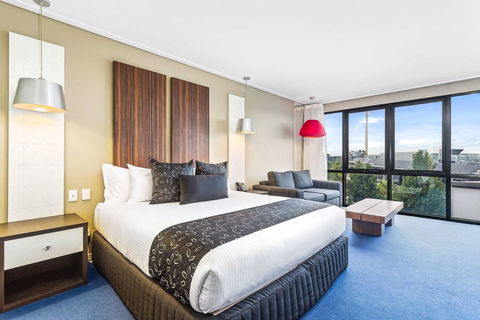 Quality Hotel Taylors Lakes - Holiday Great Ocean Road 2