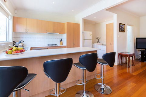 RENOVATED BEACH BEAUTY - ROSEBUD - Holiday Great Ocean Road 2