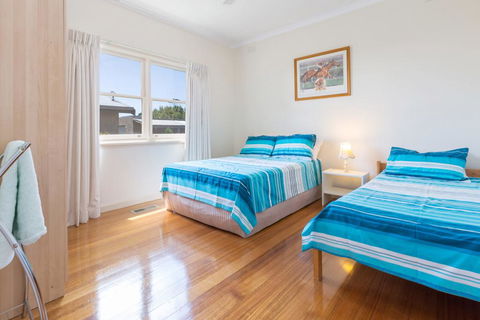 RENOVATED BEACH BEAUTY - ROSEBUD - Holiday Great Ocean Road 1