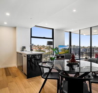 Resort-style Apartment with Balcony Pool and Gym - Holiday Great Ocean Road