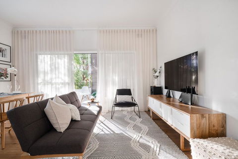 Restful Allawah Retreat Near Sydney Airport - Holiday Great Ocean Road 0