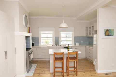 Rose Cottage - Charming Double Brick - Near Cook Park & CBD - Holiday Great Ocean Road 2