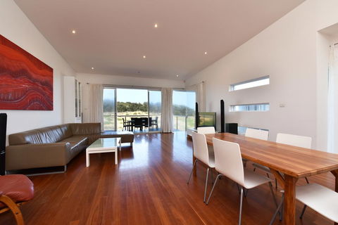 Saltwater Curls Anna Bay Coastal Retreat With Views - Holiday Great Ocean Road 3
