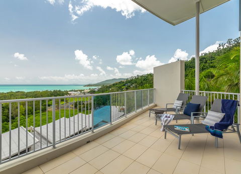 Sea Forever On Azure Seas - Airlie Beach - Holiday Great Ocean Road 1