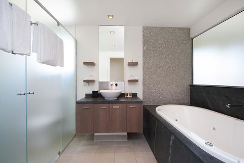 Sea Temple Palm Cove Luxury Studio 212 - Holiday Great Ocean Road 3