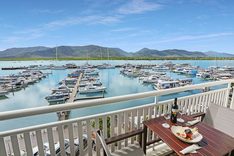 Shangri-La Hotel, The Marina, Cairns - Holiday Great Ocean Road 2