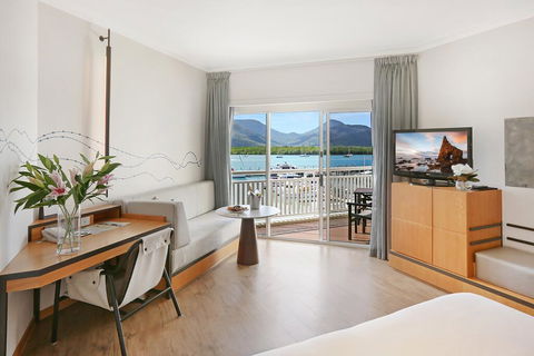 Shangri-La Hotel, The Marina, Cairns - Holiday Great Ocean Road 1
