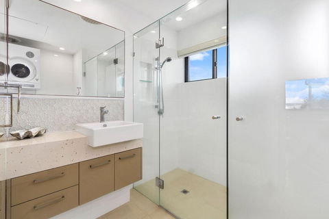 Shoreline Nine Penthouse With Ocean Views - Holiday Great Ocean Road 2