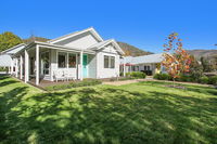 Spring Home - Our Place at Bright