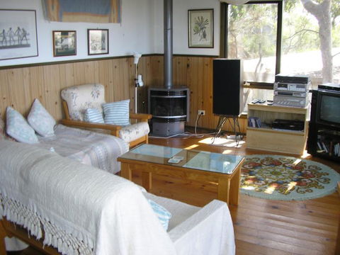 Sunningdale Beach House 16 - Holiday Great Ocean Road 3