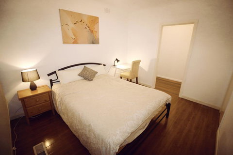 Sunny House - Melbourne Airport Home - Holiday Great Ocean Road 0