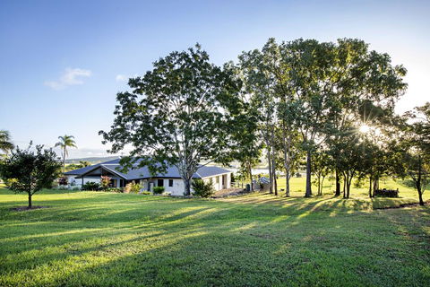 Sunset Retreat Airlie Beach Rural Getaway - Holiday Great Ocean Road 1