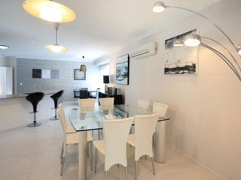 Super Sized Family Retreat With A Pool - Holiday Great Ocean Road 1