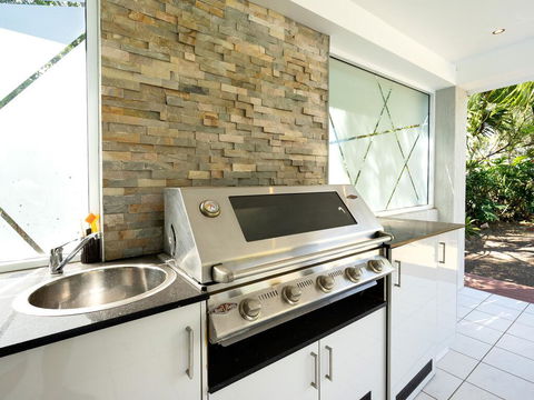 Super Sized Family Retreat With A Pool - Holiday Great Ocean Road 3