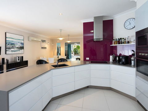 Super Sized Family Retreat With A Pool - Holiday Great Ocean Road 2