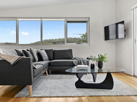 SURF CENTRAL - Wifi, Double Garage & Smack Bang In The Middle Of Town - Holiday Great Ocean Road 1