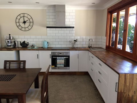 TAKURA HEIGHTS Modern Country Apartment With Pool Access - Holiday Great Ocean Road 2