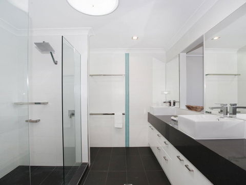 Tarcoola 49 - 4 BDRM Canal Home With Pool - Holiday Great Ocean Road 2