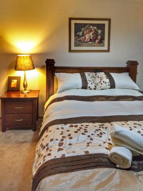 Waterfront Retreat - Holiday Great Ocean Road 18