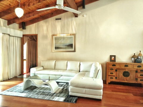 Waterfront Retreat - Holiday Great Ocean Road 15