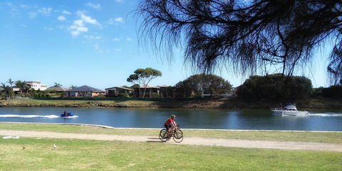 Waterfront Retreat - Holiday Great Ocean Road 28
