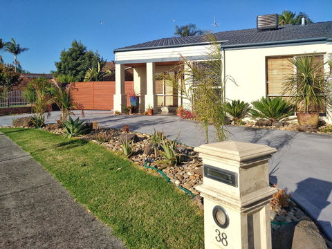 Waterfront Retreat - Holiday Great Ocean Road 6