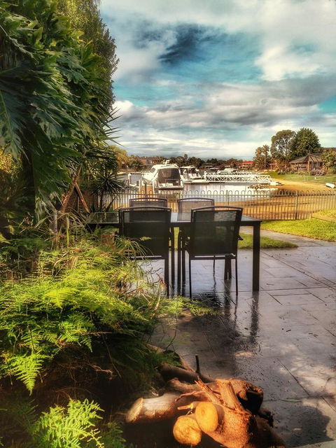 Waterfront Retreat - Holiday Great Ocean Road 8