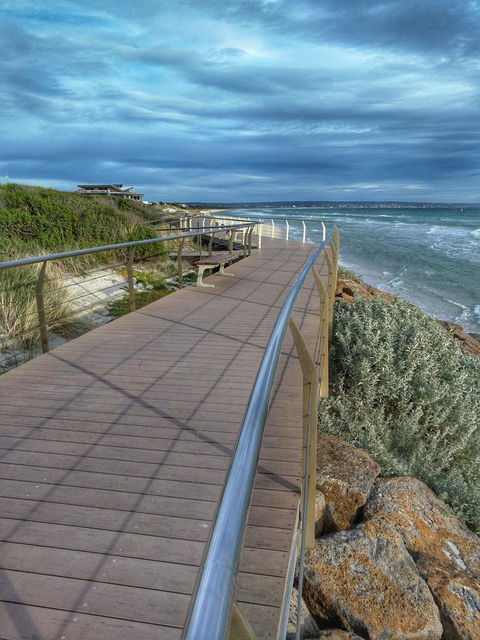 Waterfront Retreat - Holiday Great Ocean Road 33