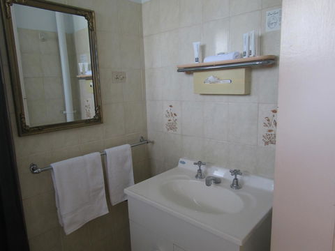 Twin City Motor Inn - Holiday Great Ocean Road 36