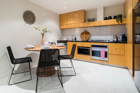 Auguste, Melbourne CBD Private Accommodation With Parking - Holiday Great Ocean Road 9