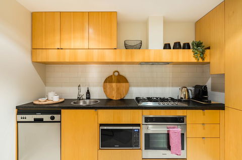 Auguste, Melbourne CBD Private Accommodation With Parking - Holiday Great Ocean Road 10