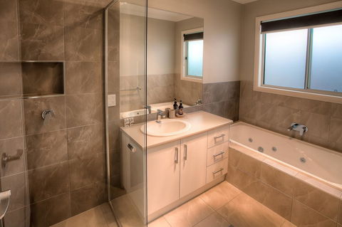 Luxury Abalina Cottages - Holiday Great Ocean Road 10