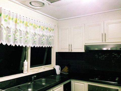 Doncaster Westfield Home Stay - Holiday Great Ocean Road 10