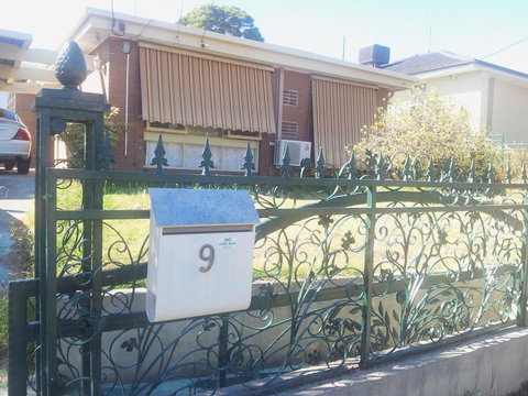 Doncaster Westfield Home Stay - Holiday Great Ocean Road 1