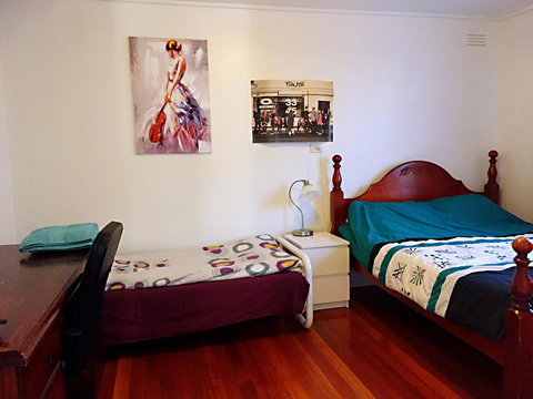 Doncaster Westfield Home Stay - Holiday Great Ocean Road 29
