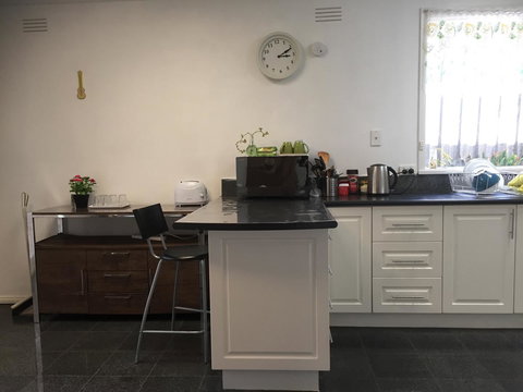 Doncaster Westfield Home Stay - Holiday Great Ocean Road 39