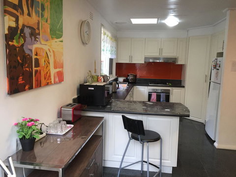 Doncaster Westfield Home Stay - Holiday Great Ocean Road 21