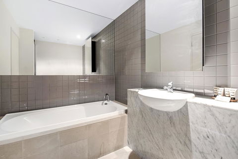 ULTIQA Little Collins (located At The Hero Apartment Building) - Holiday Great Ocean Road 15