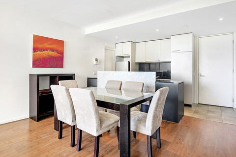 ULTIQA Little Collins (located At The Hero Apartment Building) - Holiday Great Ocean Road 17