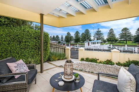 The Waterfront Apartment - Holiday Great Ocean Road 0