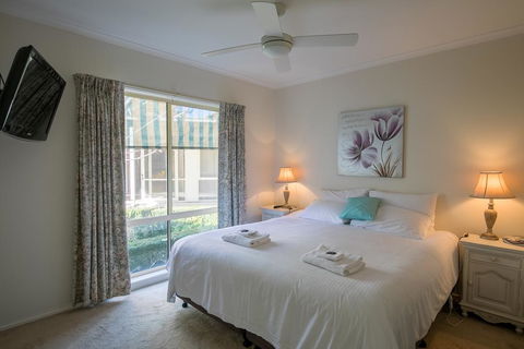 The Birch House - Silver Birches Luxury Accommodation Bright - Holiday Great Ocean Road 0