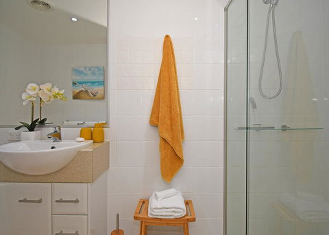 Tingeera Luxury Beachfront Apartments - Holiday Great Ocean Road 2