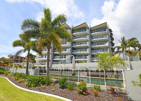 Tingeera Luxury Beachfront Apartments - Holiday Great Ocean Road 0