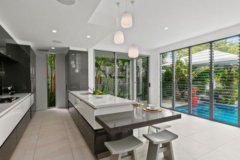 Tranquil Waters: Luxury Retreat In Oceans Edge - Holiday Great Ocean Road 3