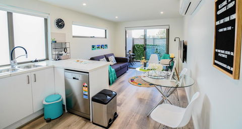 U101 Brunswick Living Brand New Deluxe Balcony Apartment Close To Airport And CBD - Holiday Great Ocean Road 0